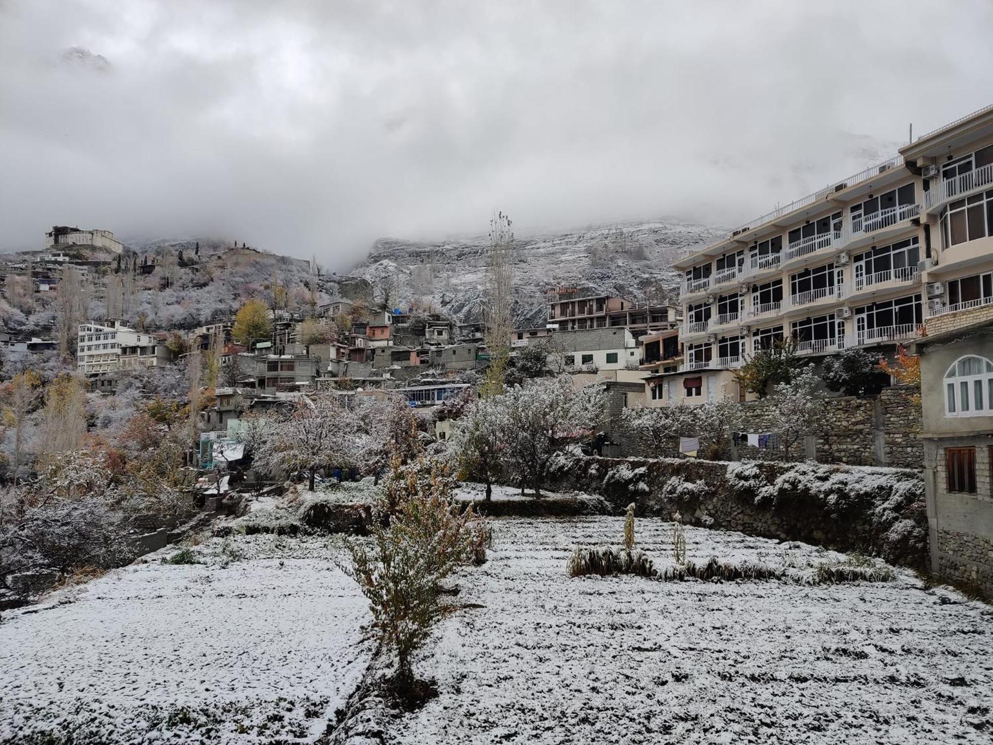 Hilltop Hotel, Hunza Karimabad  Buitenkant foto