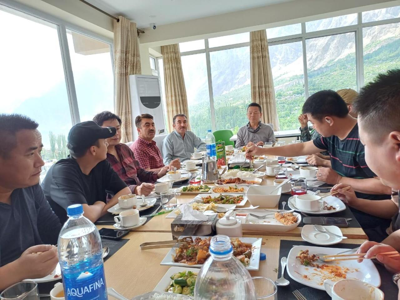 Hilltop Hotel, Hunza Karimabad  Buitenkant foto