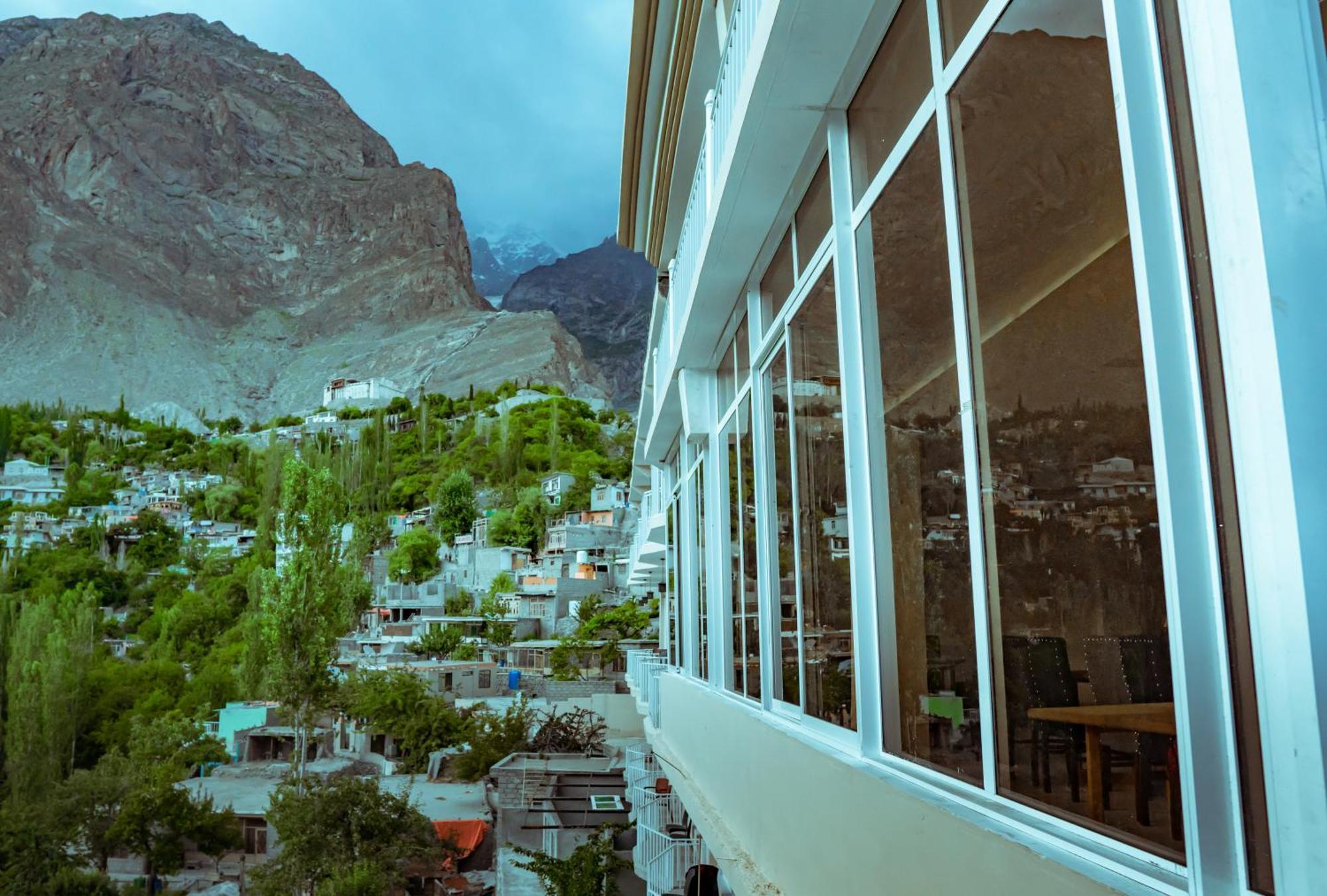 Hilltop Hotel, Hunza Karimabad  Buitenkant foto