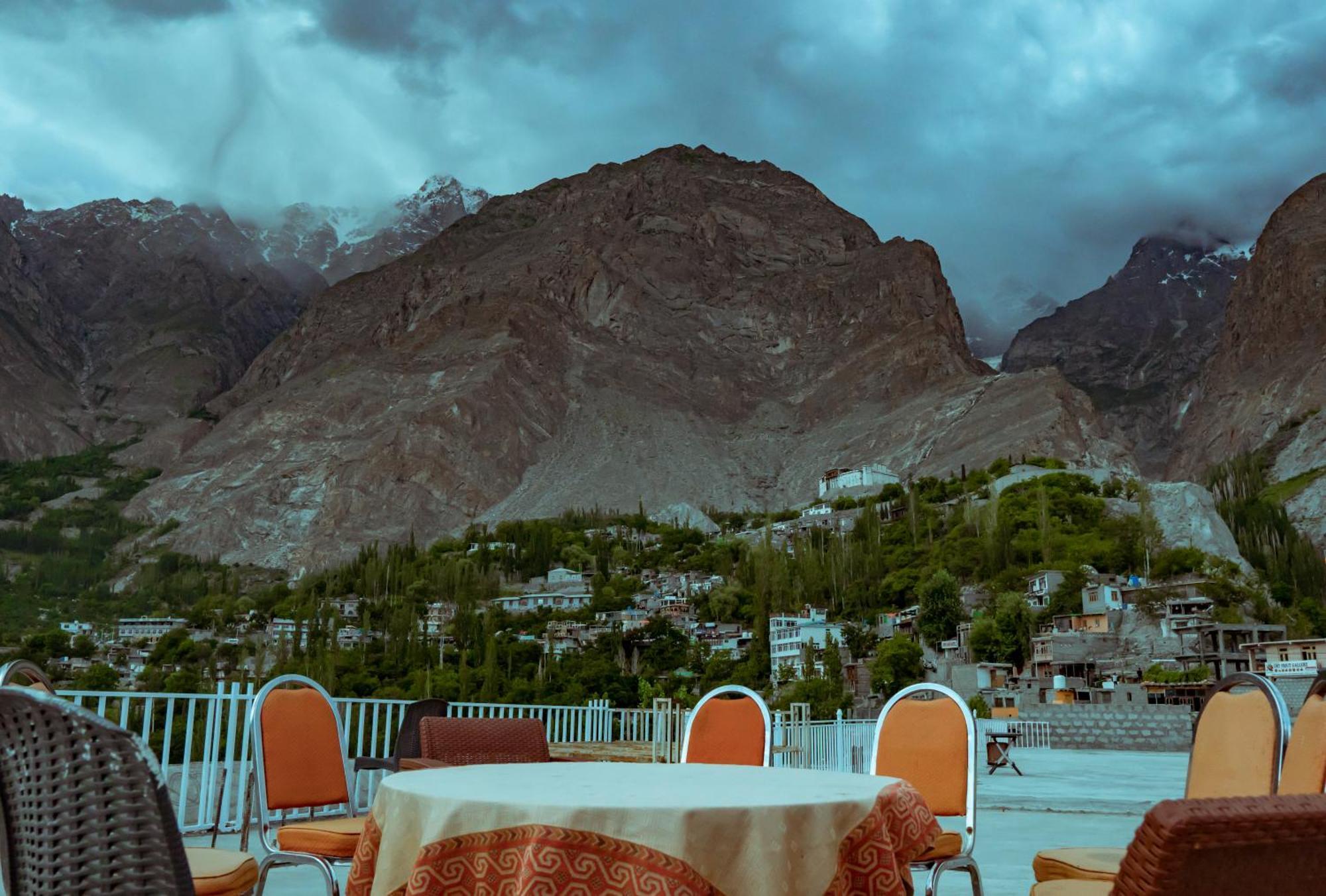 Hilltop Hotel, Hunza Karimabad  Buitenkant foto