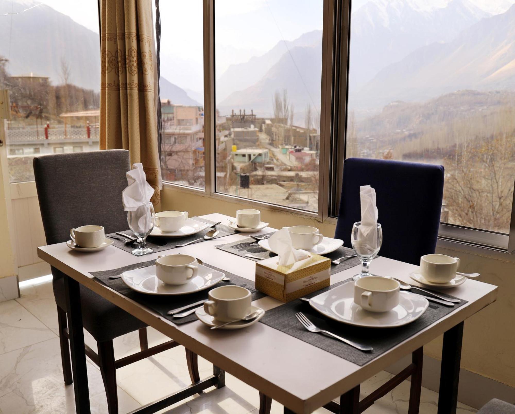 Hilltop Hotel, Hunza Karimabad  Buitenkant foto